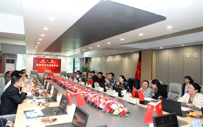 西藏大學醫學院與西藏阜康醫院舉行了科研合作交流座談會