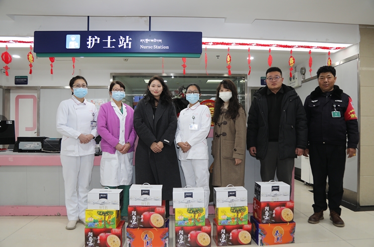 仁心守護暖新春 溫情關懷筑健康——西藏阜康醫院院領導班子慰問患者和一線醫務人員