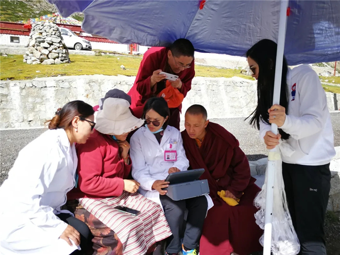 阜康義診組行紀(jì)：露天課堂傳播健康，護(hù)庇僧侶俱歡顏！