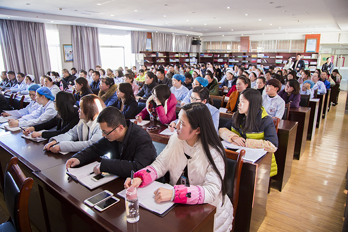 西藏阜康醫院開展服務能力與禮儀知識的培訓會