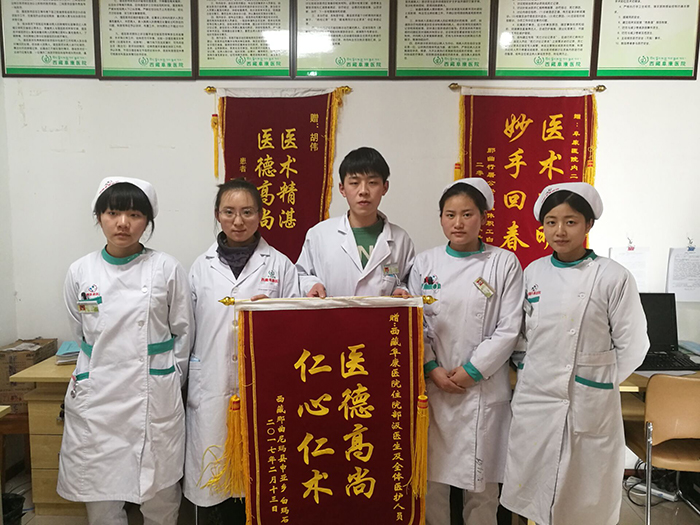 病人感激送錦旗 優質服務暖人心
